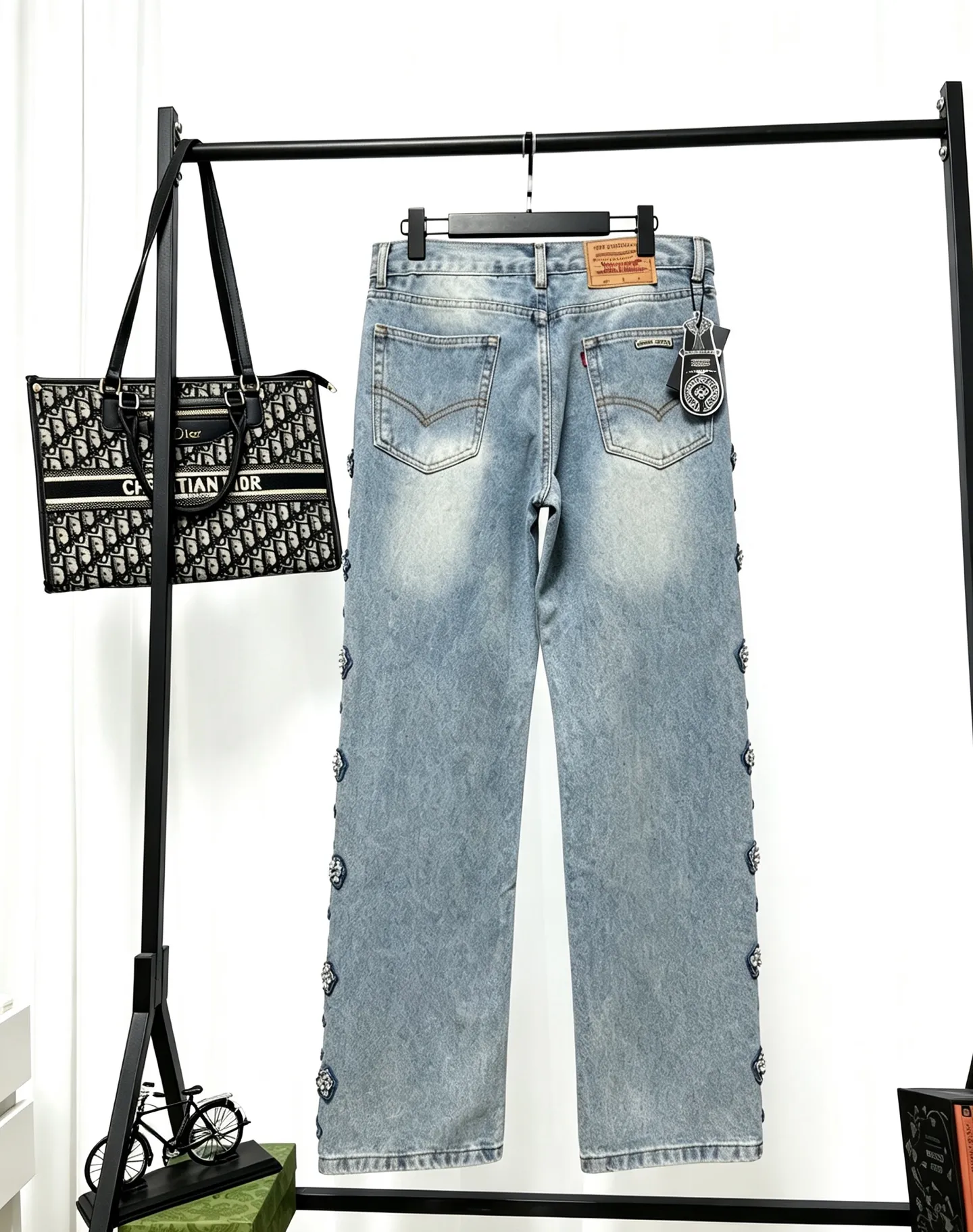 Chrome Hearts Chrome Hearts ， Premium ， Retro 。 ， Series ， Retro ， 。 ， ， ， ， ； ， 。 Chrome Hearts Light Blue Retro ， ， ， ， ， 。